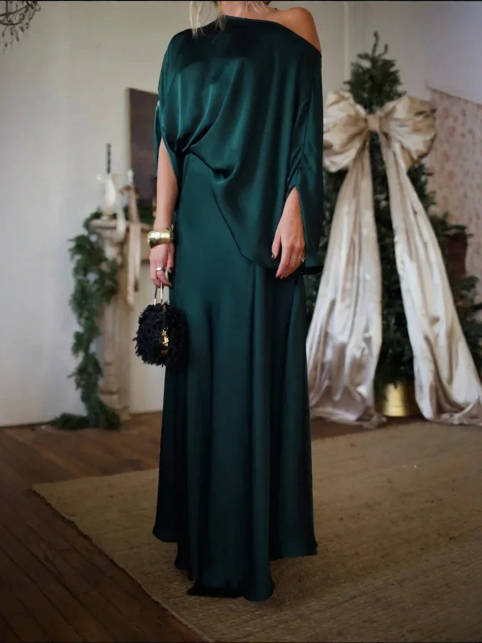 Skaista, brīvi krītoša kleita sievietēm