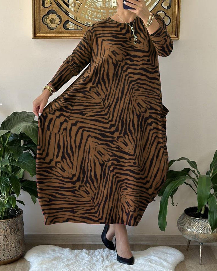 Leoparda raksta garā kleita