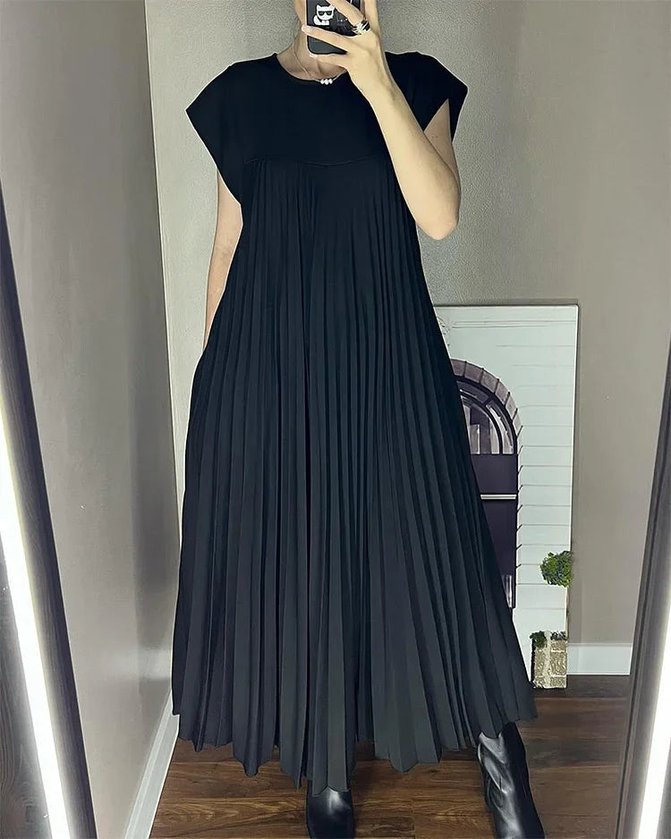 Vienkrāsaina, eleganta kleita bez piedurknēm
