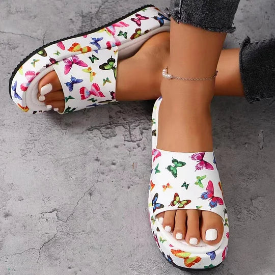 Neslīdošas, sviedrus absorbējošas platformas čības