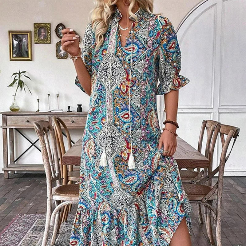 Kleita ar skaistu rakstu