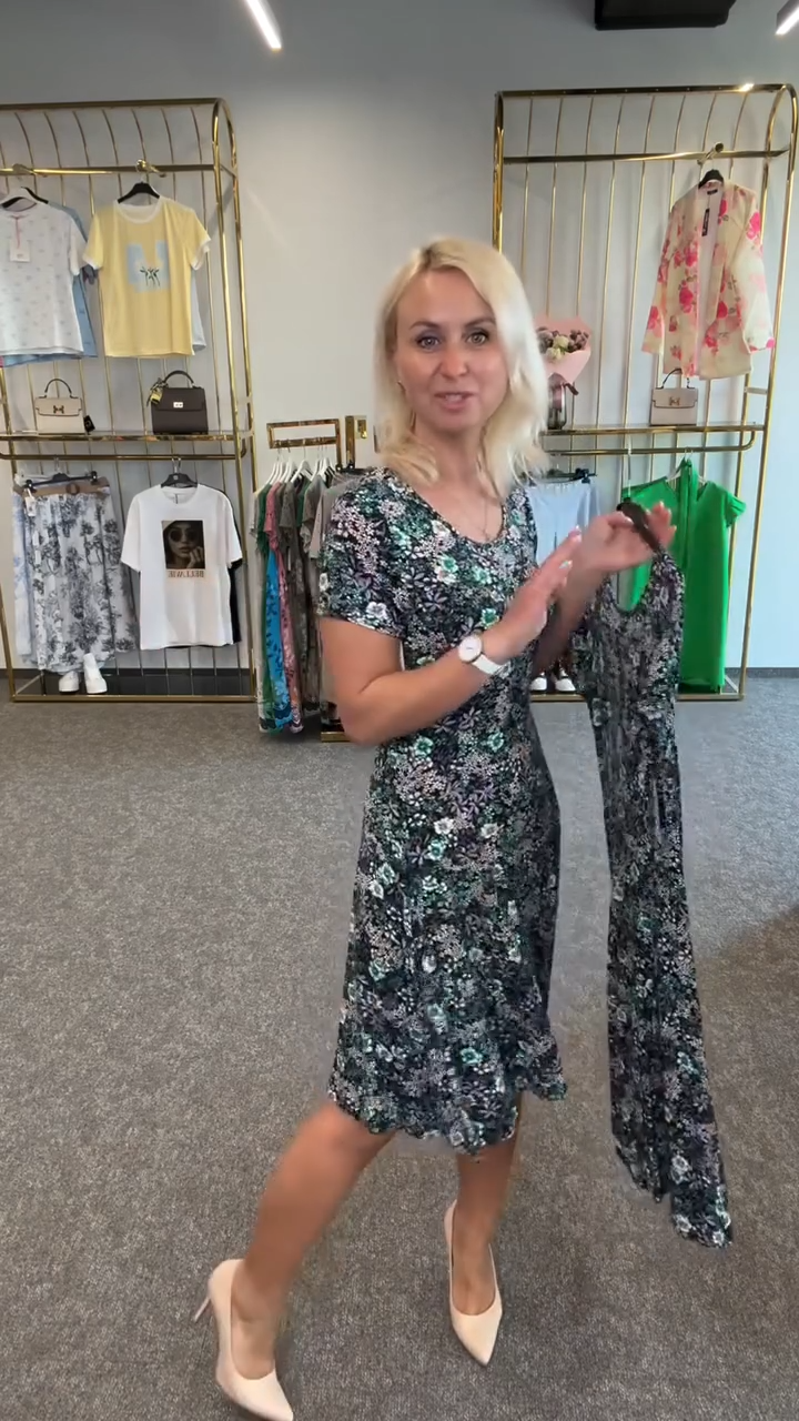 Kleita ar ikdienas rakstu