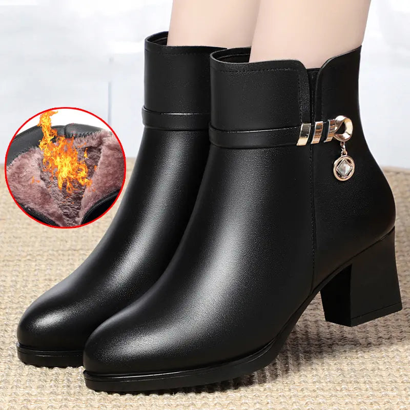 Ziemas ādas zābaki sievietēm