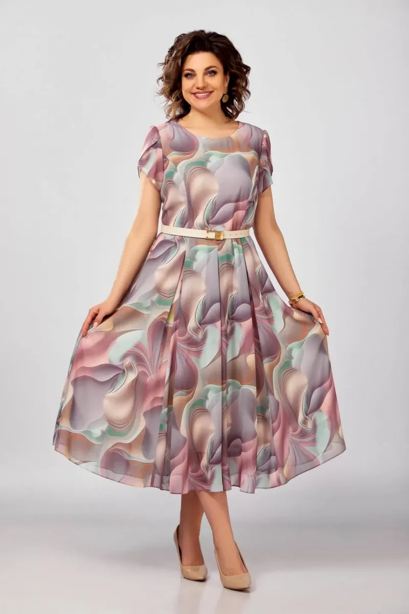 Jauna, eleganta, augstas kvalitātes kleita
