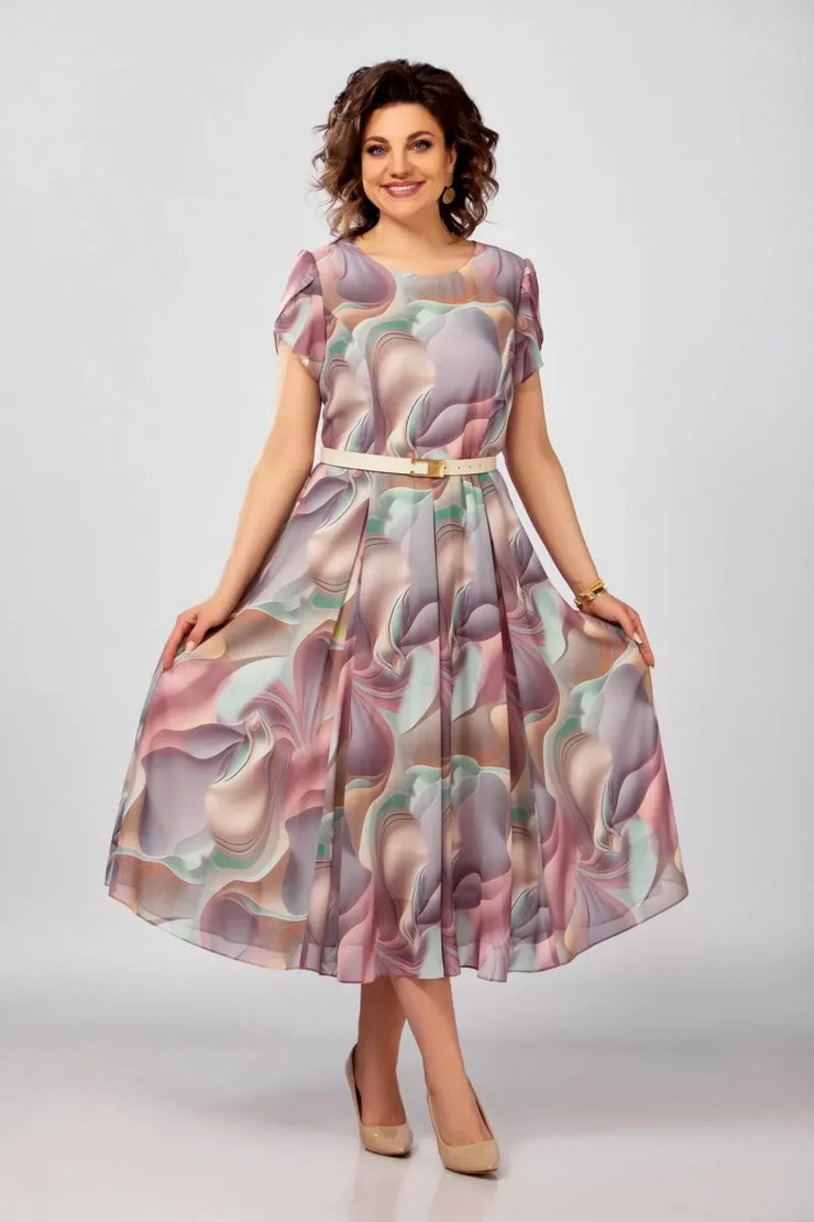Jauna, eleganta, augstas kvalitātes kleita
