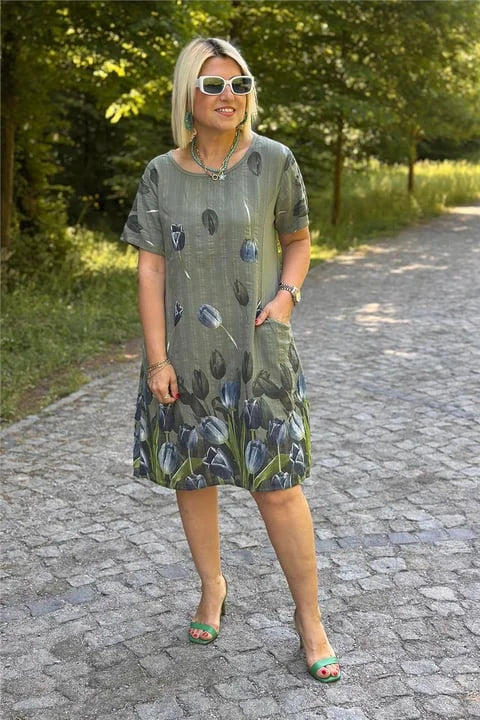 Sieviešu kleita ar ziedu apdruku