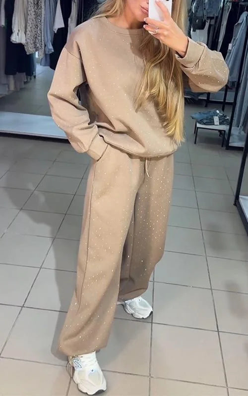 Sieviešu treniņtērps ar spīdošām detaļām