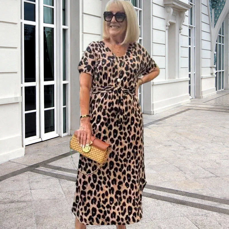 Sieviešu garā kleita ar leoparda rakstu