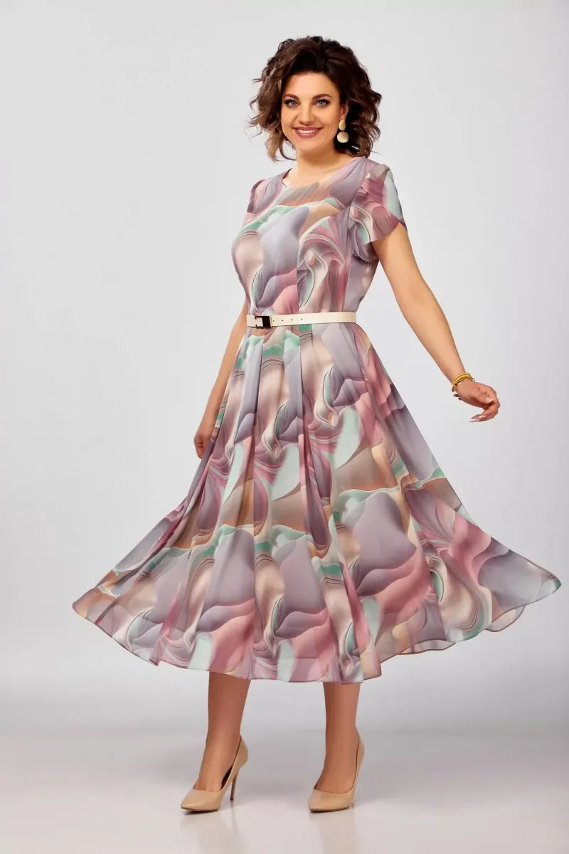 Jauna, eleganta, augstas kvalitātes kleita