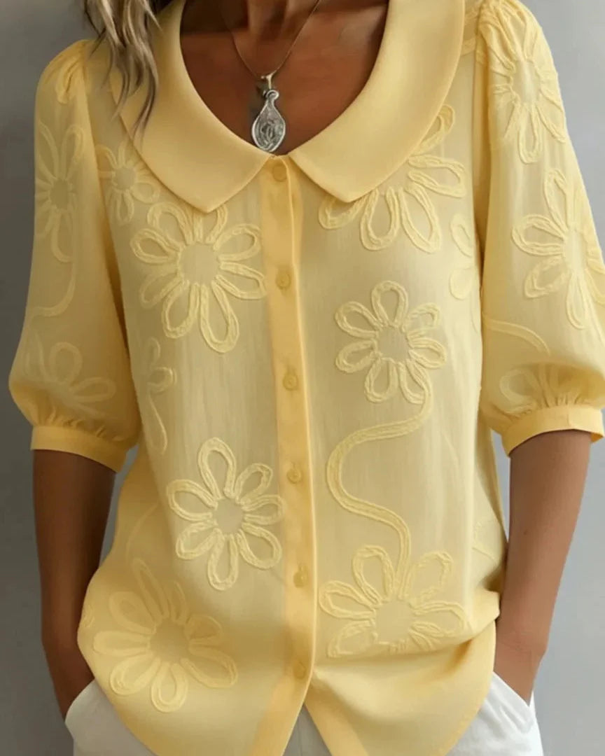 Krekls ar stāvapkakli un izšūtiem ziediem