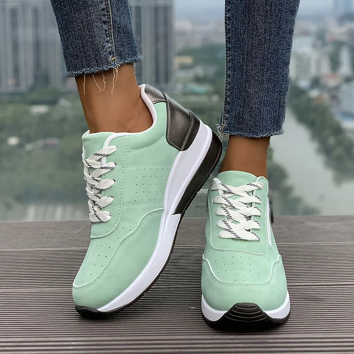 Modes un ērti sieviešu apavi ar biezu zoli