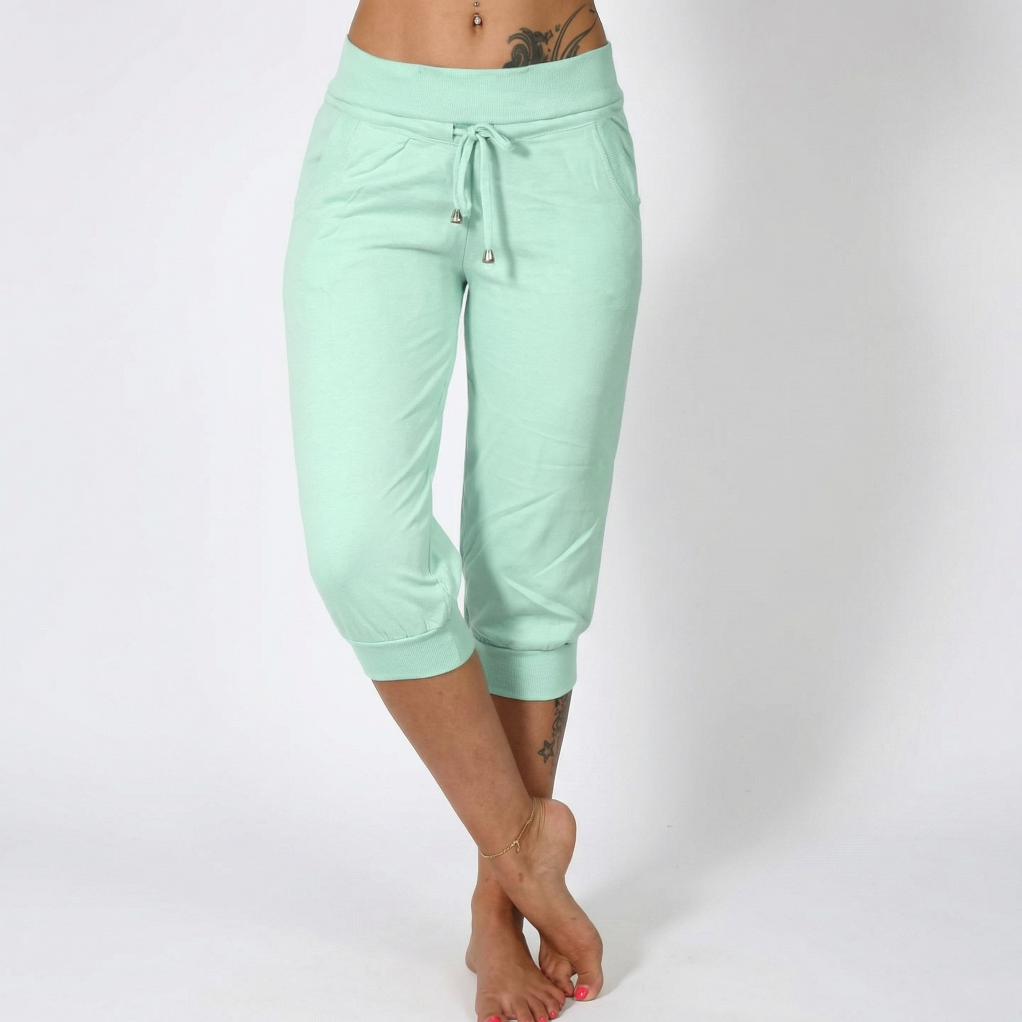 Īsas treniņbikses ar aukliņu jostasvietā