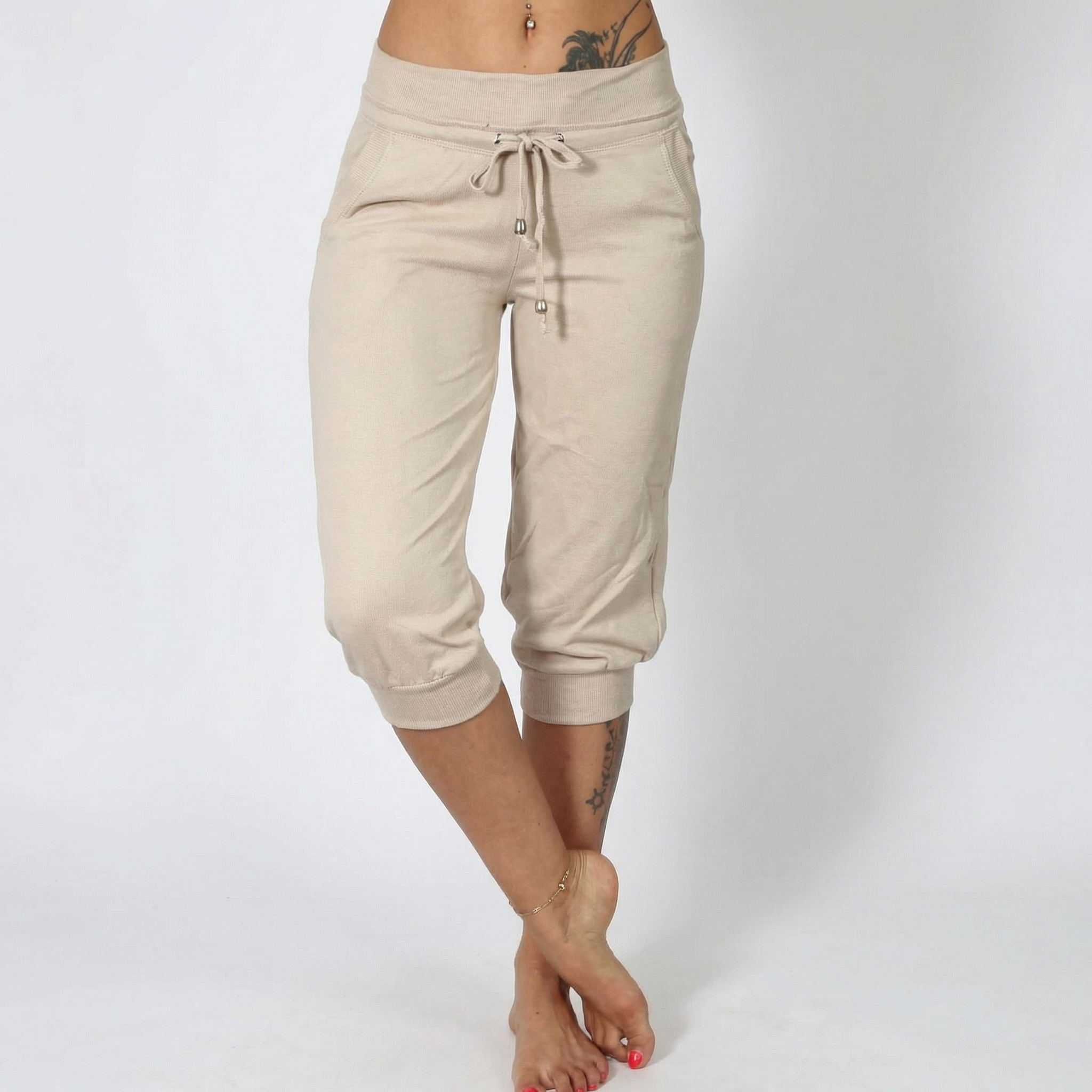 Īsas treniņbikses ar aukliņu jostasvietā