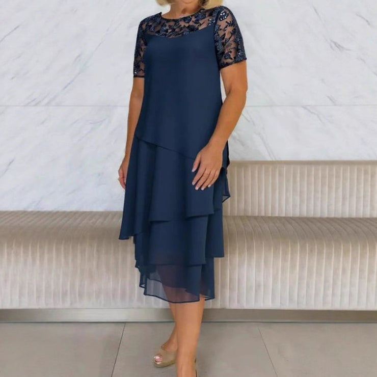 Eleganta sieviešu mežģīņu kleita